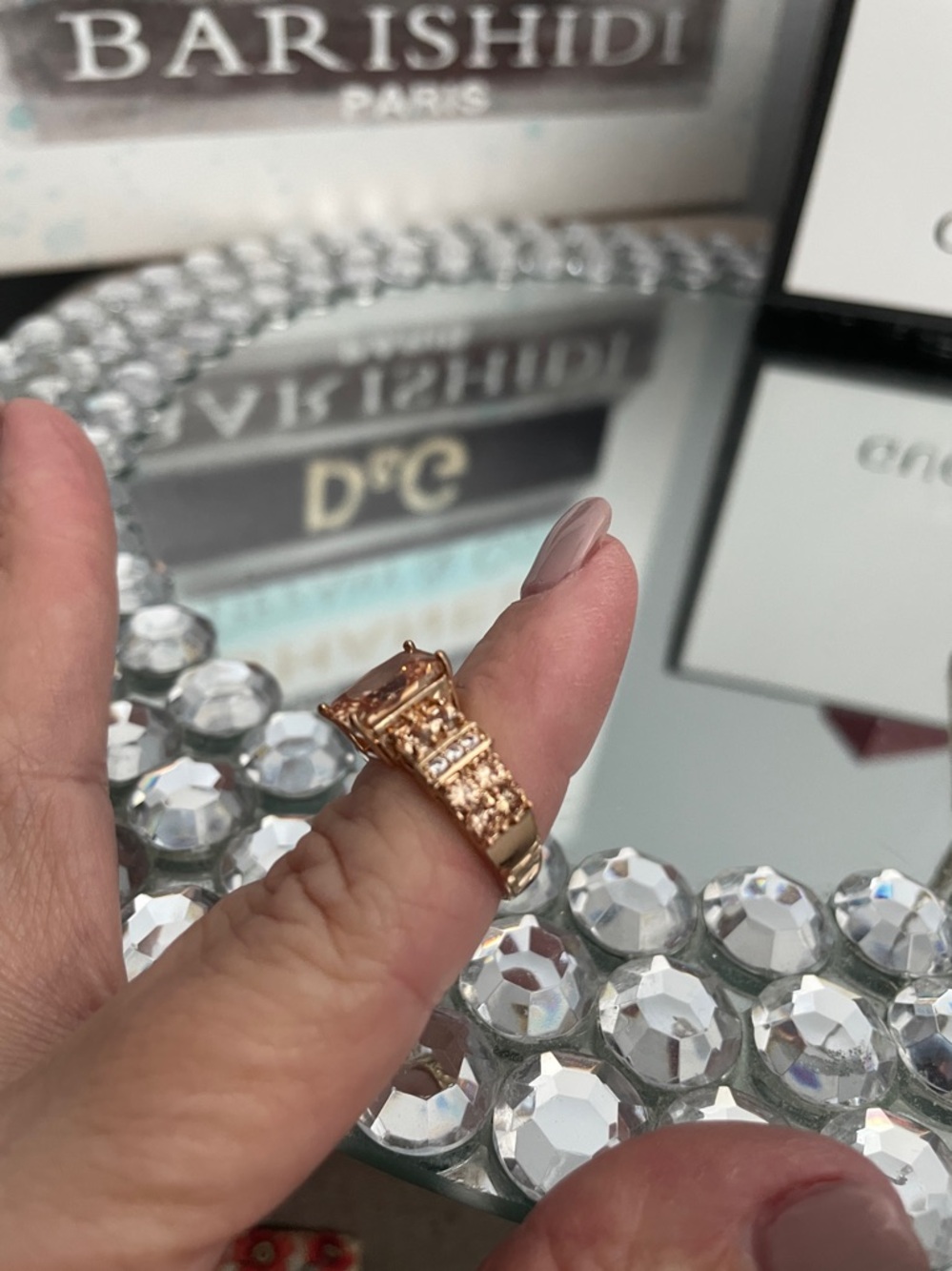 ✨Gold-tone Statement Ring with Champagne Center Stone✨Preloved Size 7 - Picture 4 of 5